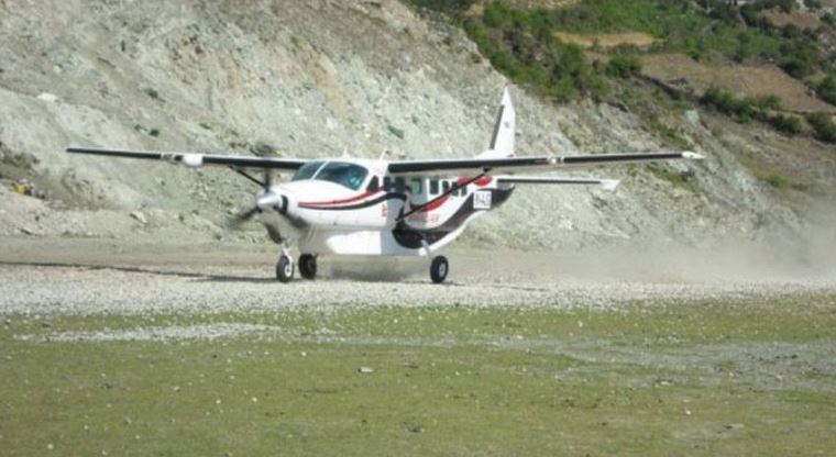 सुर्खेतबाट सम्पर्कविहीन मकालु एयरको विमान बाजुराको बगरमा भेटियो