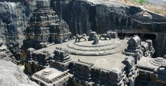 एउटै ढुंगाबाट बनेकाे १२०० वर्ष पुरानाे प्राचीन एक मात्र हिन्दू मन्दिर