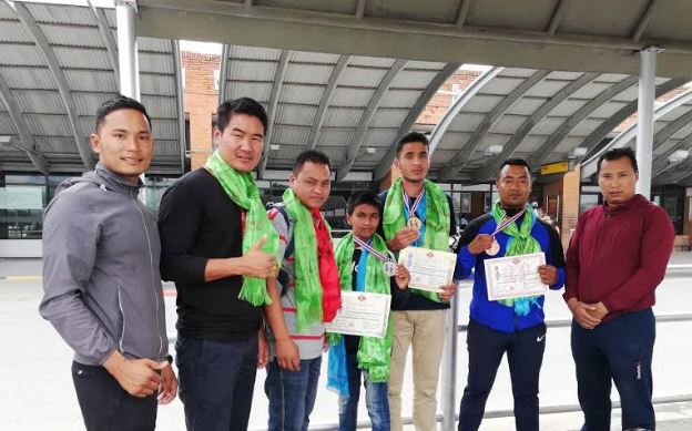 तीन पदक हात पार्दै नेपाली क्योकुशिन टोली स्वदेश फिर्ता