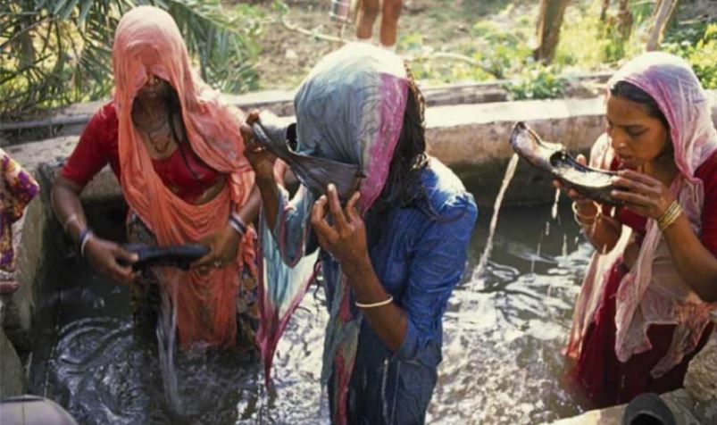 याे कस्ताे अन्धबीश्वास, महिलालाई खुवाइन्छ लोग्नेको जुत्ताको पानी