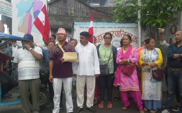 करबृद्दिको बिरोधमा नेपाली कांग्रेस नगरकमिटी धरानले दुई घण्टा धर्ना