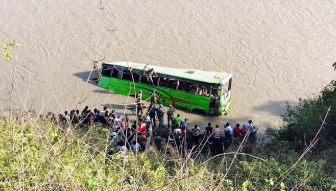 अपडेट :काकडभिट्टाबाट काठमाडौँतर्फ आउँदै गरेको बस त्रिशूलीमा  खस्दा ५ को मृत्यु, २९ घाइते