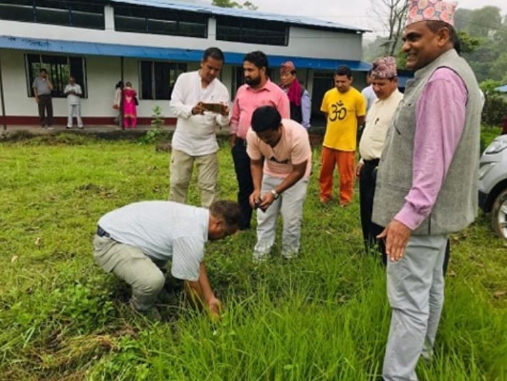 सर्वाेदय सेवाश्रमकाे १७ अाैं स्थापना दिवसमा बृक्षराेपण गरियो ।